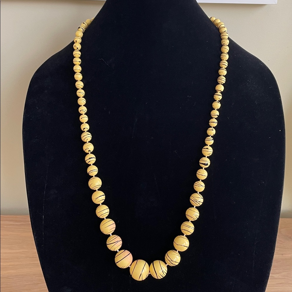 VINTAGE PALE YELLOW BEADED NECKLACE 28” Long Graduated Hand-Knotted Strand